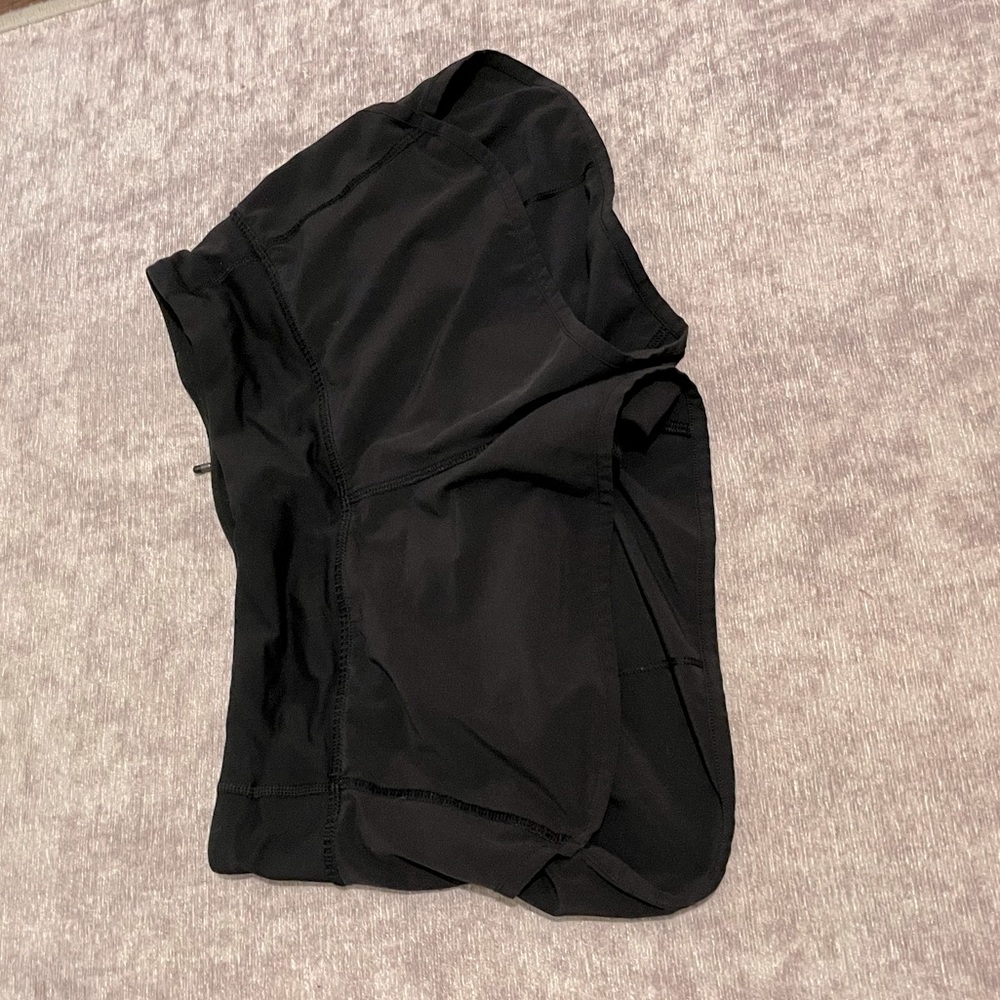 size 6 black lululemon speed up shorts!